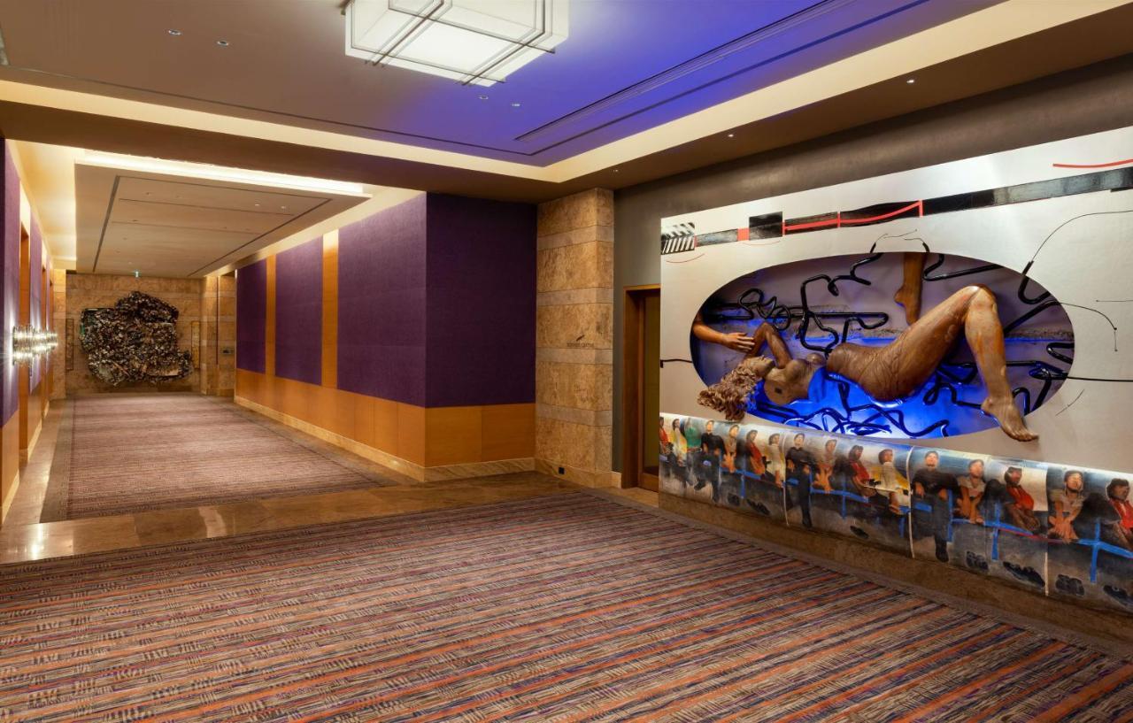 Grand Hyatt Mumbai Hotel And Residences Exterior foto The hallway of the Hard Rock Hotel