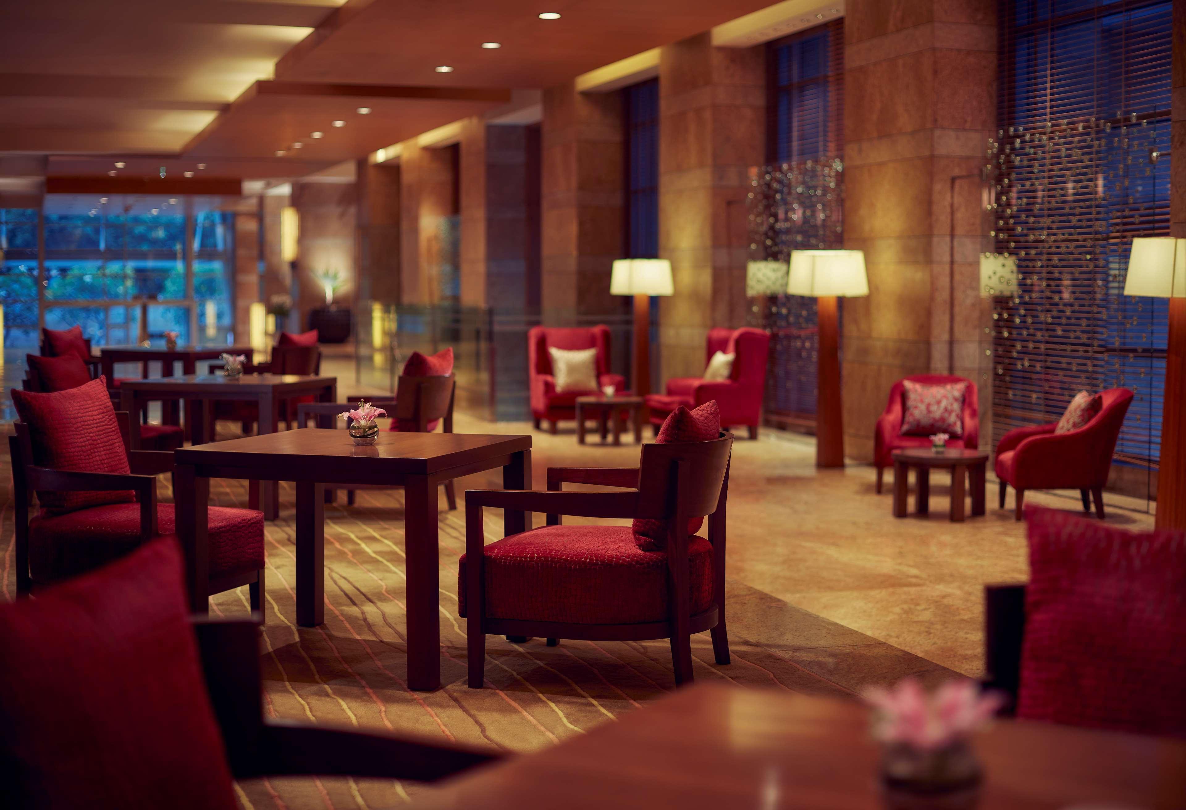 Grand Hyatt Mumbai Hotel And Residences Exterior foto The Lounge at the airport