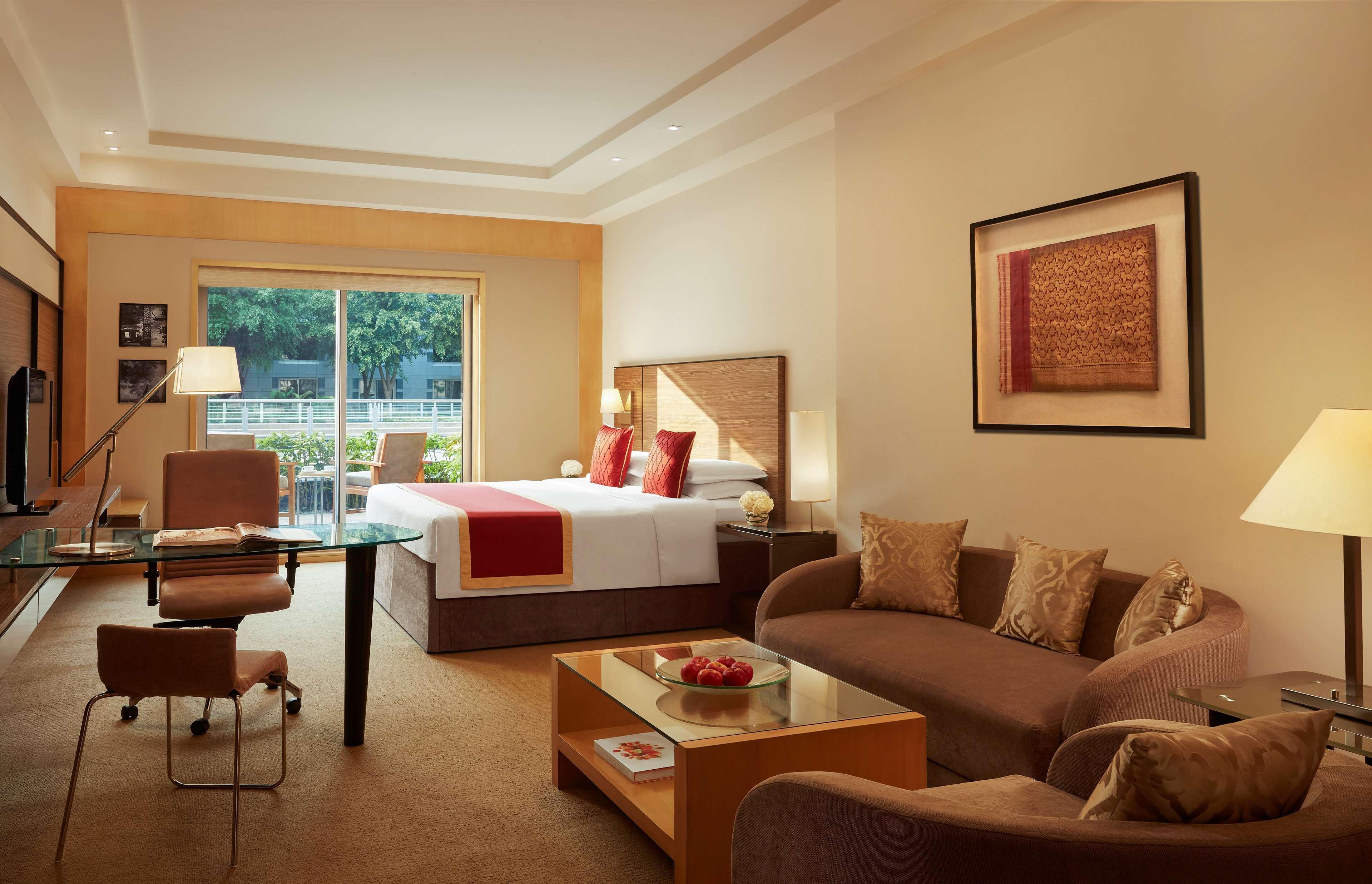 Grand Hyatt Mumbai Hotel And Residences Exterior foto A suite at the Taj Bengal