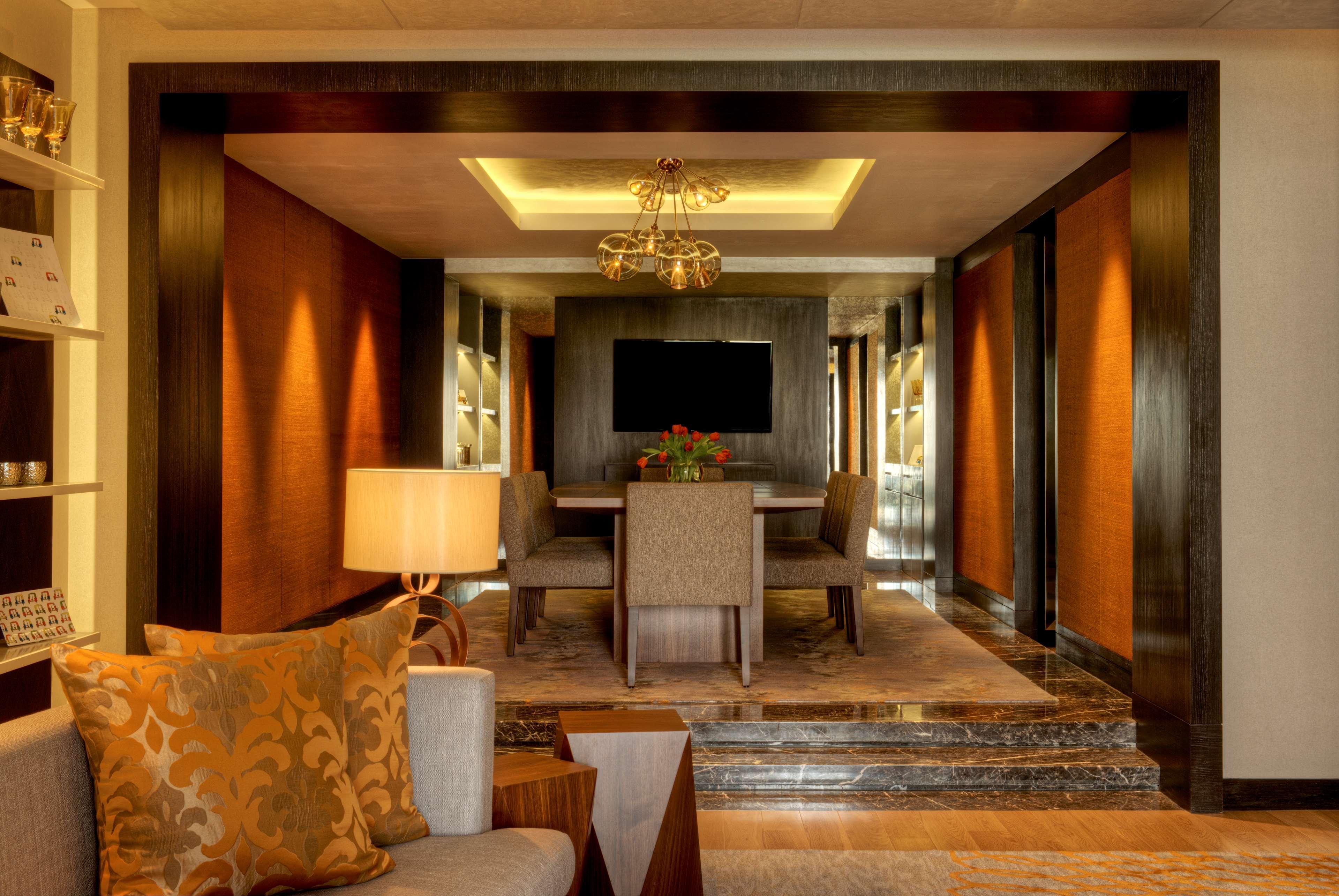 Grand Hyatt Mumbai Hotel And Residences Exterior foto The interior of a suite at the Taj Mahal Palace, Mumbai