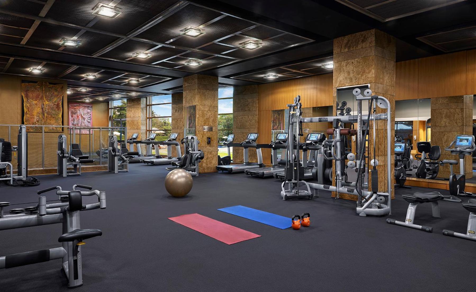 Grand Hyatt Mumbai Hotel And Residences Exterior foto The gym at The Westin