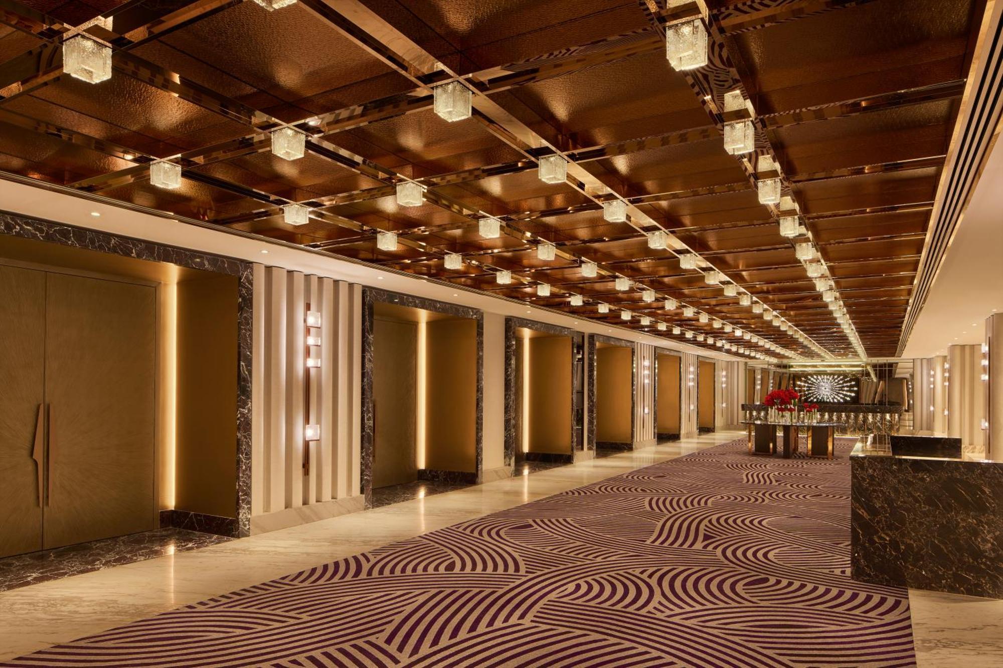 Grand Hyatt Mumbai Hotel And Residences Exterior foto The interior of the hotel