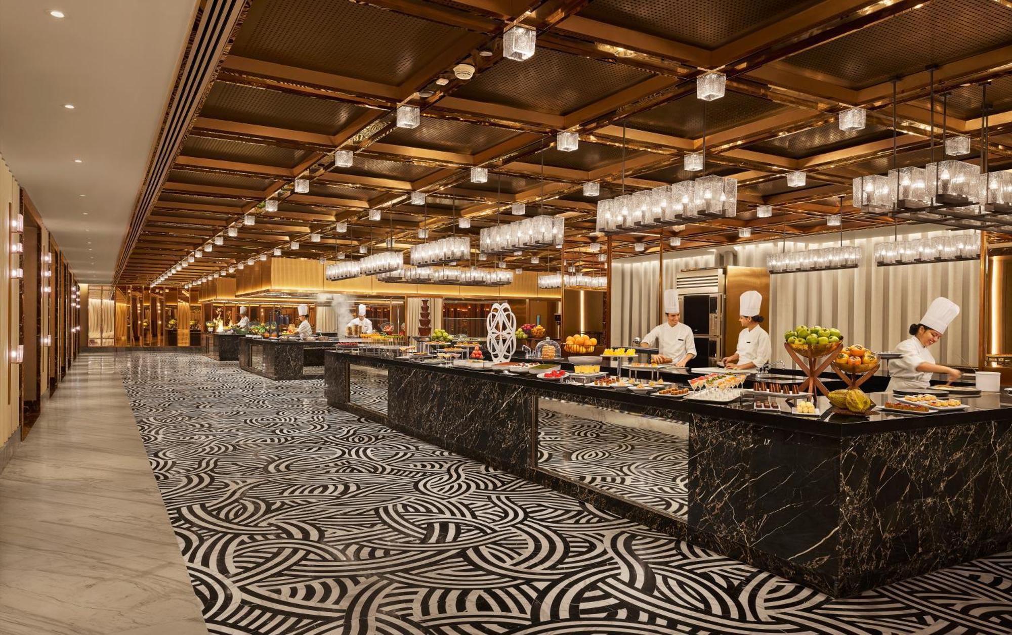 Grand Hyatt Mumbai Hotel And Residences Exterior foto The buffet at the hotel