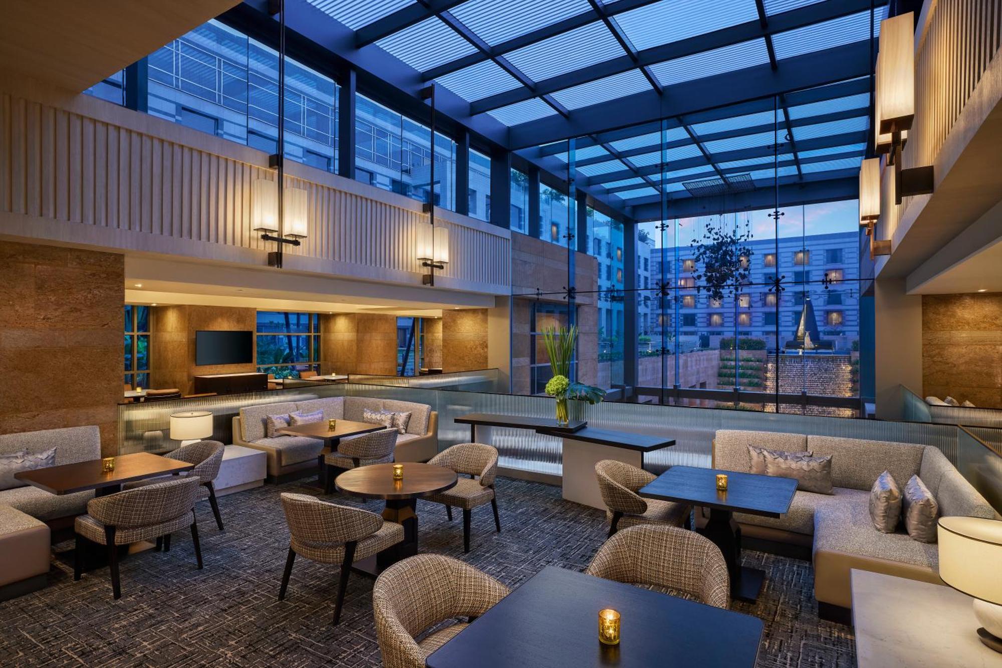 Grand Hyatt Mumbai Hotel And Residences Exterior foto The Lounge at the Westin